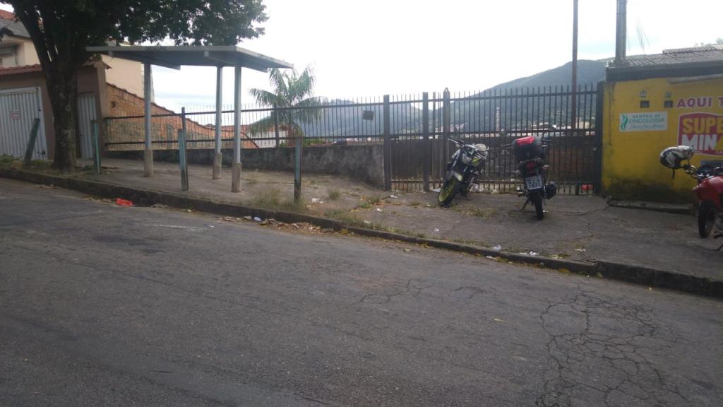 VENDO TERRENO NO BAIRRO DOM BOSCO COM CASA ANTIGA[162]