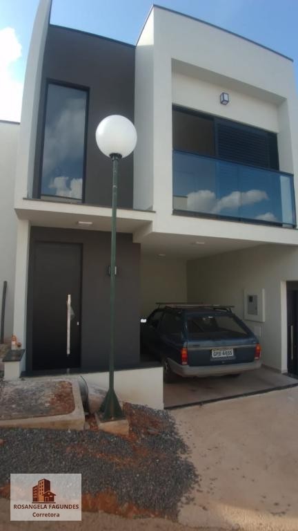 VENDO EXCELENTE CASA ESTILO SOBRADO NOVA NO JD BELVEDERE