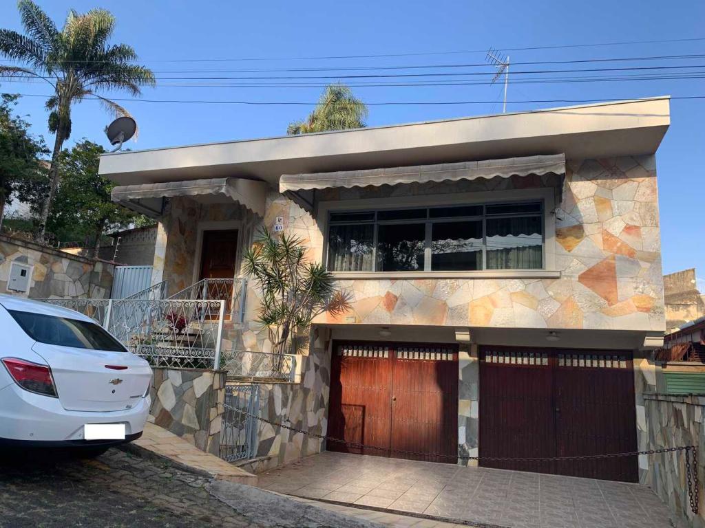 VENDO EXCELENTE  CASA NO CENTRO DE POÇOS DE CALDAS [403]