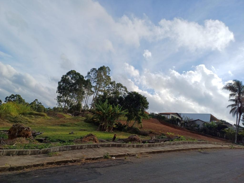 VENDO EXCELENTE TERRENO NAS CHACARAS POÇOS DE CALDAS [558]