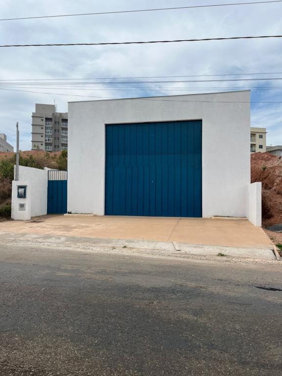 ALUGO EXCELENTE BARRACÃO NO BAIRRO DOUTOR OTTONI [584]