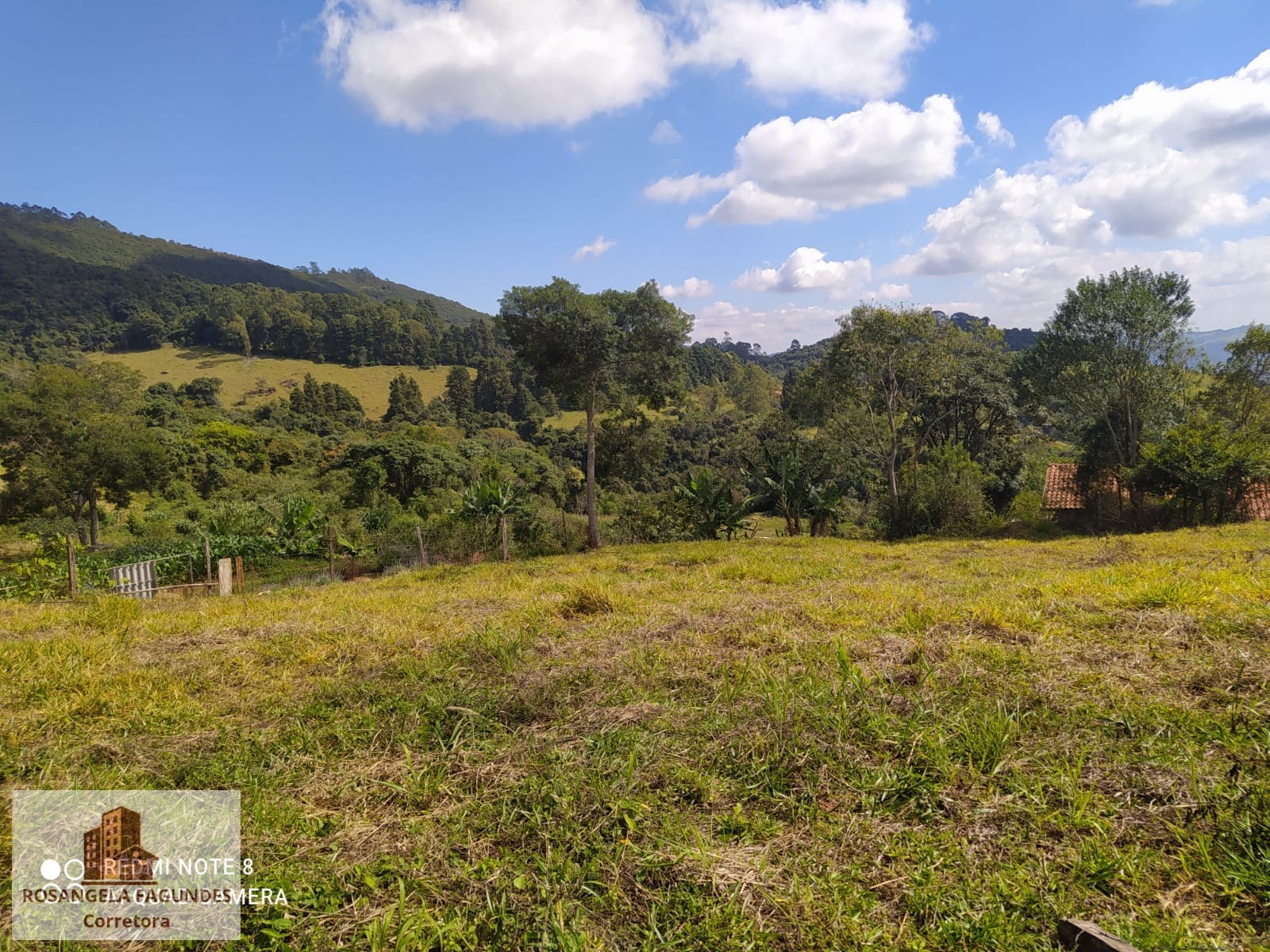 OPORTUNIDADE IMPERDÍVEL: CHÁCARA COM VISTA DESLUMBRANTE NO COLINAS!
