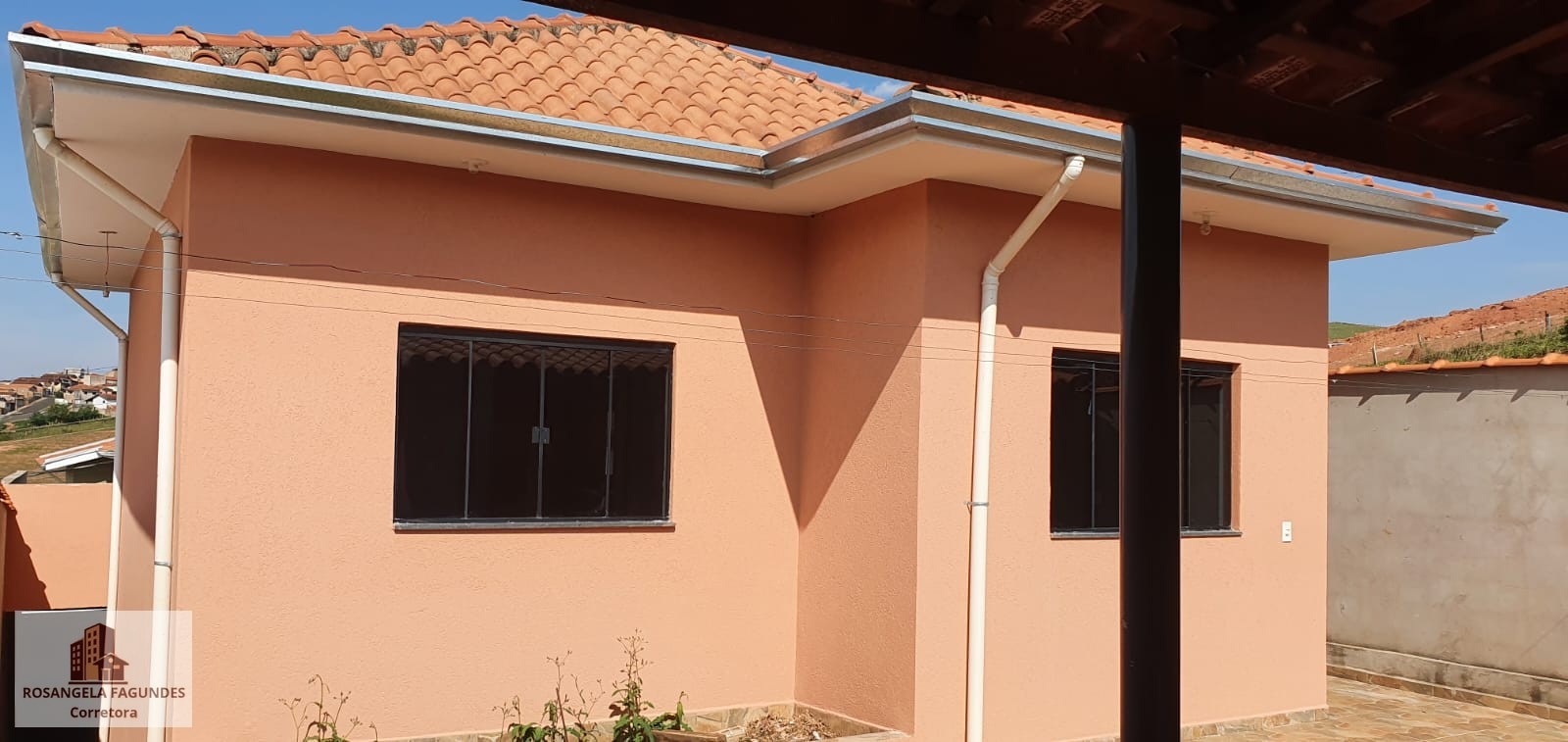 VENDO EXCELENTE CASA  EM BANDEIRA DO SUL - ACEITA TROCA POR IMÓVEL EM POÇOS DE CALDAS-MG