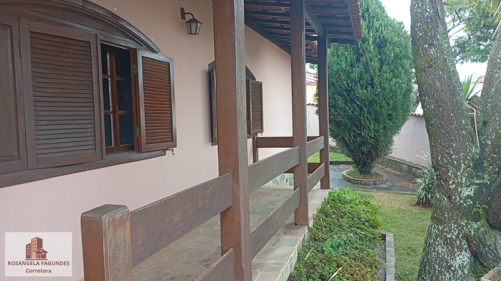 OPORTUNIDADE IMPERDÍVEL: CASA DE ESQUINA COM PONTO COMERCIAL EM FUNCIONAMENTO!