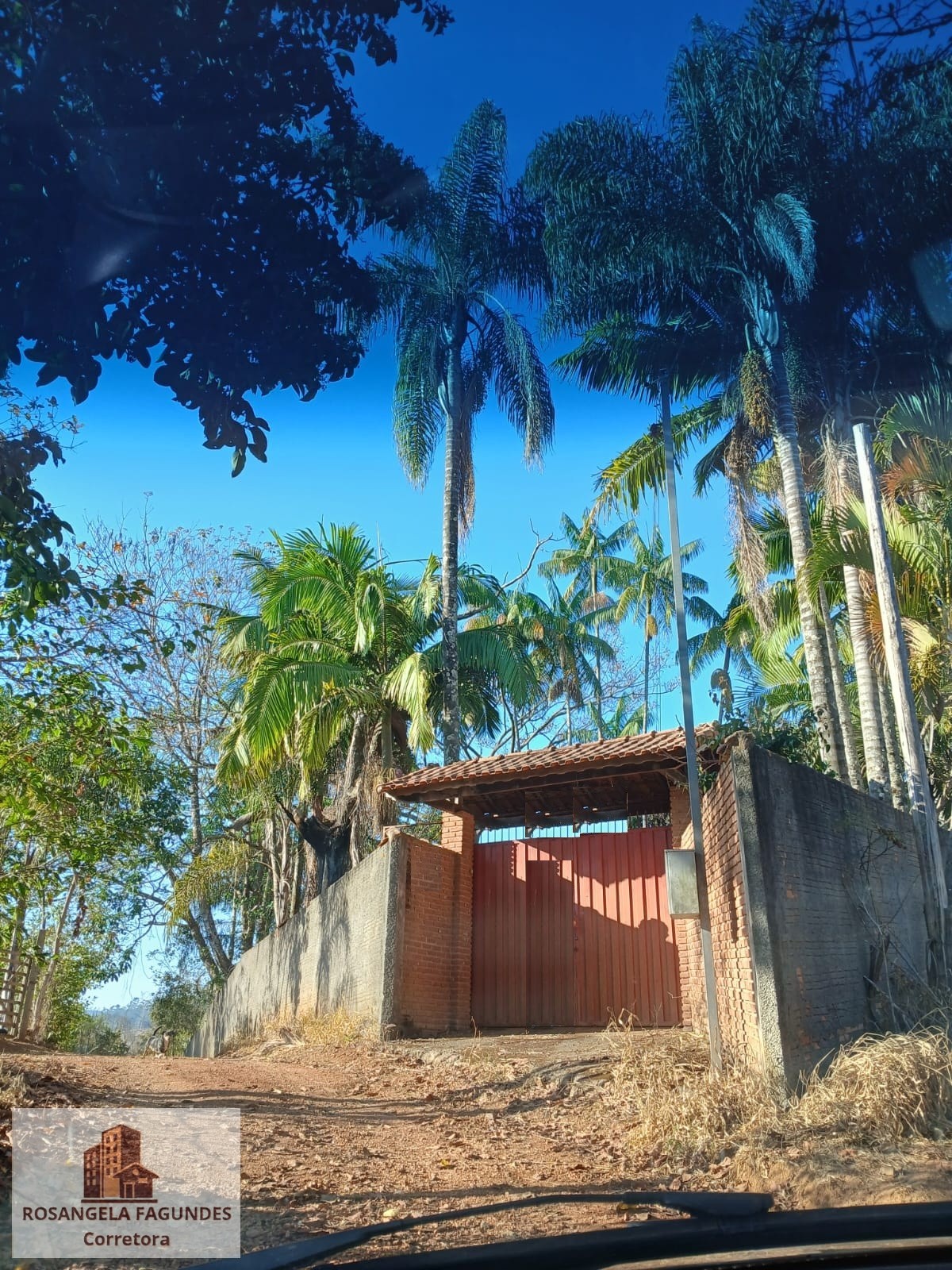 VENDO EXCELENTE CHÁCARA EM CALDAS-MG (PRÓXIMO A TERRAS STO.ANTÔNIO)